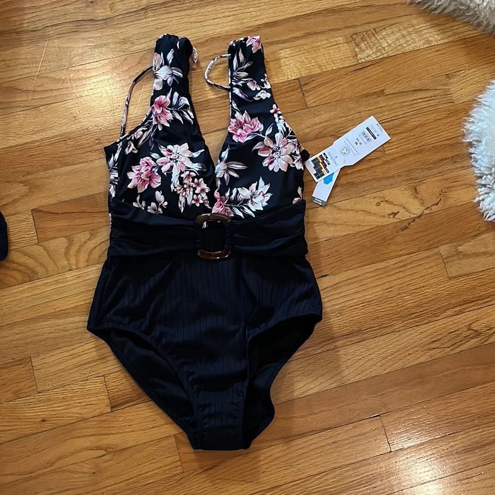 New with Tags! Time and Tru Plunge Swimsuit - Picture 5 of 11